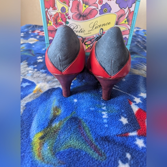 Poetic License Heels - Picture 3 of 10